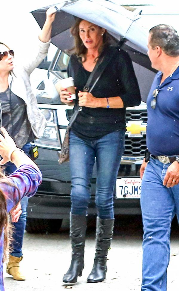 Caitlyn jenner walking rain 04