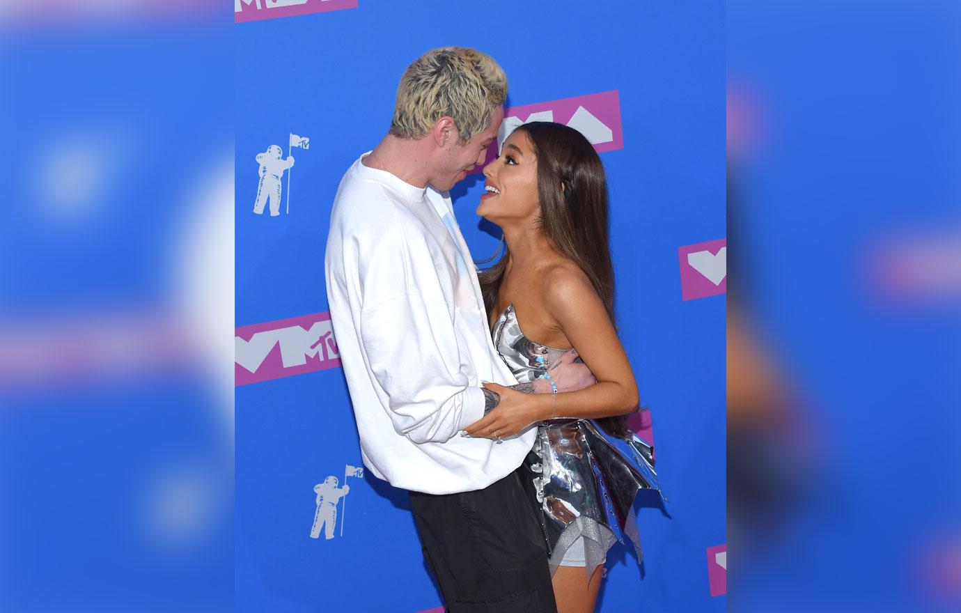 5 signs pointed ariana grande pete davidson split 2