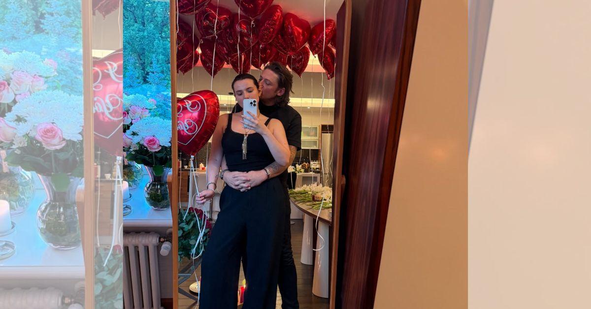 photo of Bella Thorne and Mark Emms began dating in 2022