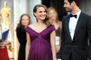 2011__03__Natalie_Portman_Black_Swan_March28newsnea 300×199.jpg