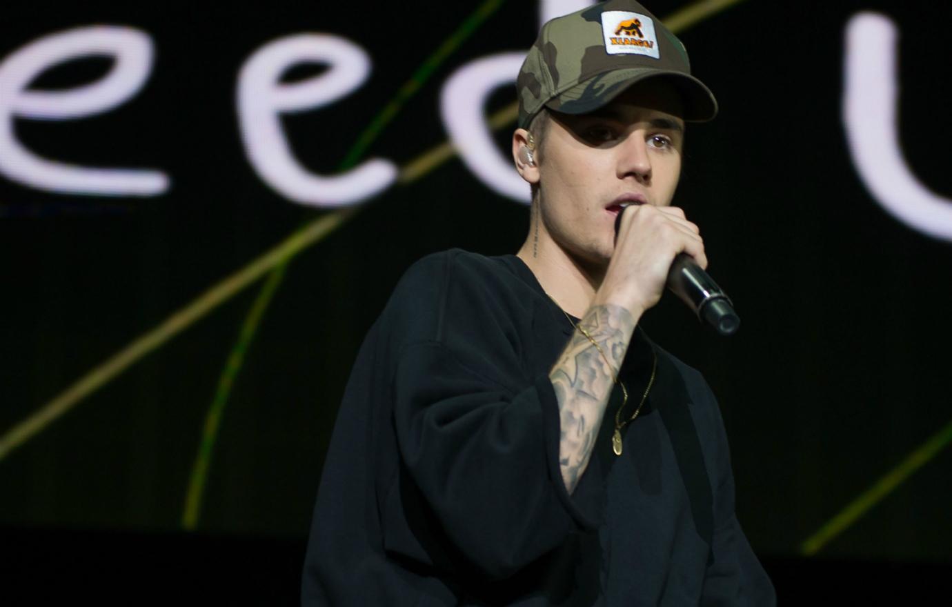 Justin Bieber was performing live at the Jingle Ball in Atlanta in December of 2015, the month he was connected to Kourtney Kardashian.