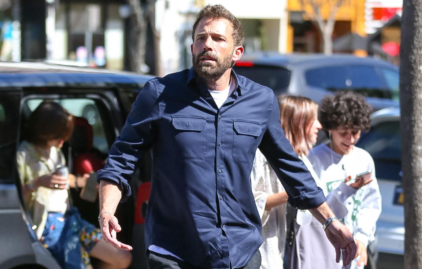 Ben Affleck Heads To Farmers Market With His Kids & Stepchild