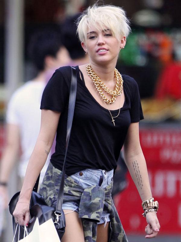 Miley Cyrus Spotted Kissing a Girlfriend During Party Night in NYC