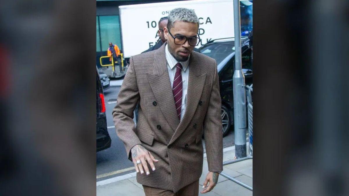 Photo of Chris Brown found himself in hot water after reportedly kissing a married woman during one of his shows.