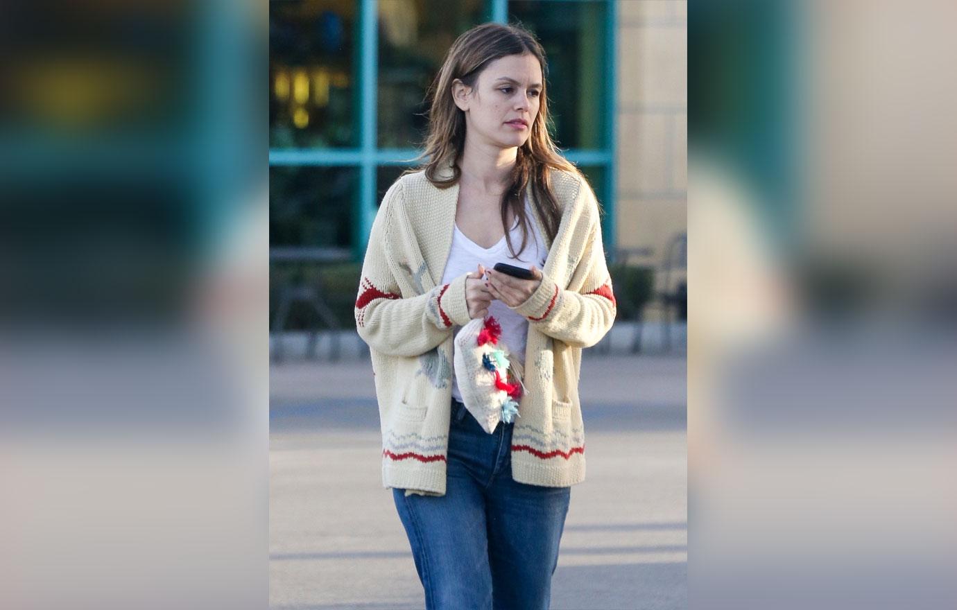 Rachel bilson briar christmas shopping