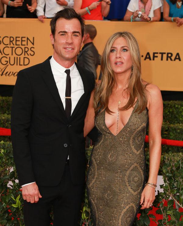 Jennifer aniston justin theroux banning friends 01