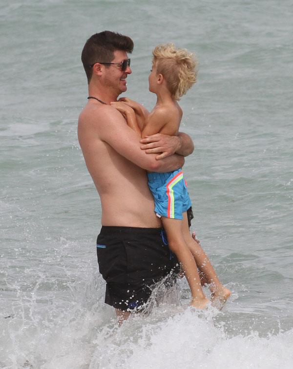 Robin thicke son beach1