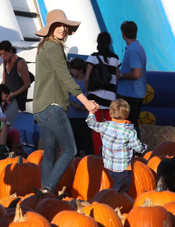 Ali Larter Pumpkin Picking