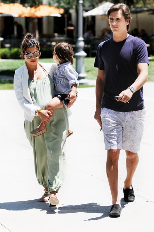 Kourtney kardashian scott disick may24 0003_ _1.jpg