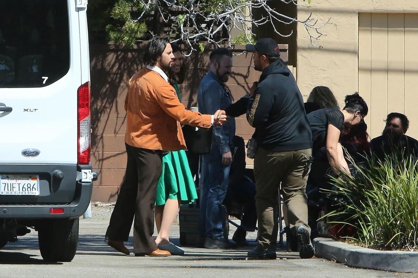 This Is Us Season Two Mandy Moore Milo Ventimiglia Filming Pics 03