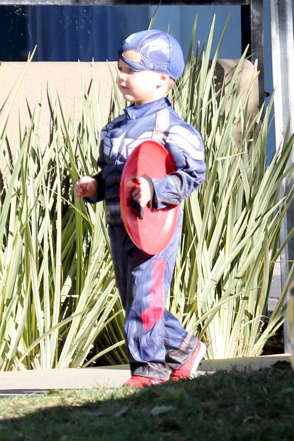 Reese witherspoon son celeb kids halloween costumes