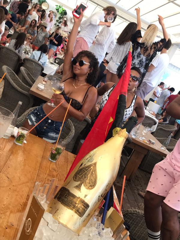 MILIAN Christina Drinkiing Beach Club St Tropez 300717 XTF007 EXCL