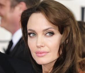 2011__04__Angelina_Jolie_April22newsw 294×300.jpg