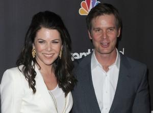 2011__02__Lauren_Graham_Peter_Krause_Feb23newsnea 300×221.jpg