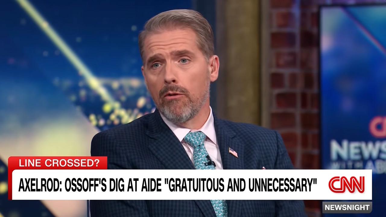 photo of Scott Jennings has refused to call or FaceTime Mitch McConnell live.