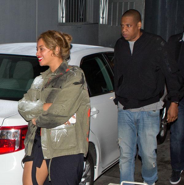 beyonce hiding baby bump