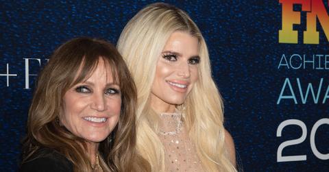 Photo of Jessica and Tina Simpson.