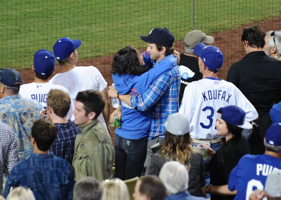 Ashton kutcher mila kunis pda kissing baby 04