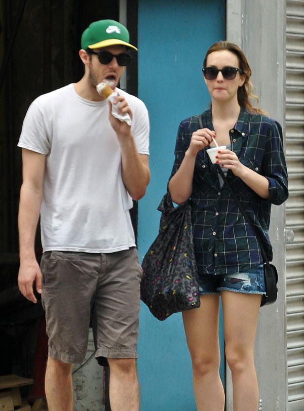 Leighton meester adam brody baby born 02