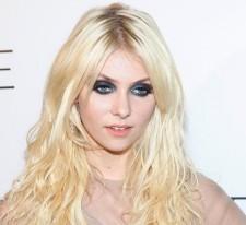 2010__01__taylormomsen 225×206.jpg