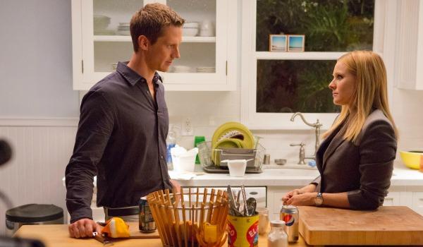 Jason Dohring and Kristen Bell in Veronica Mars 