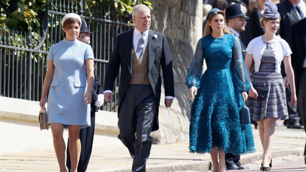 image of princess Eugenie, princess beatrice and prince Andrew 