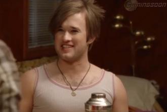 Haley joel osment sassy pants jan17.jpg