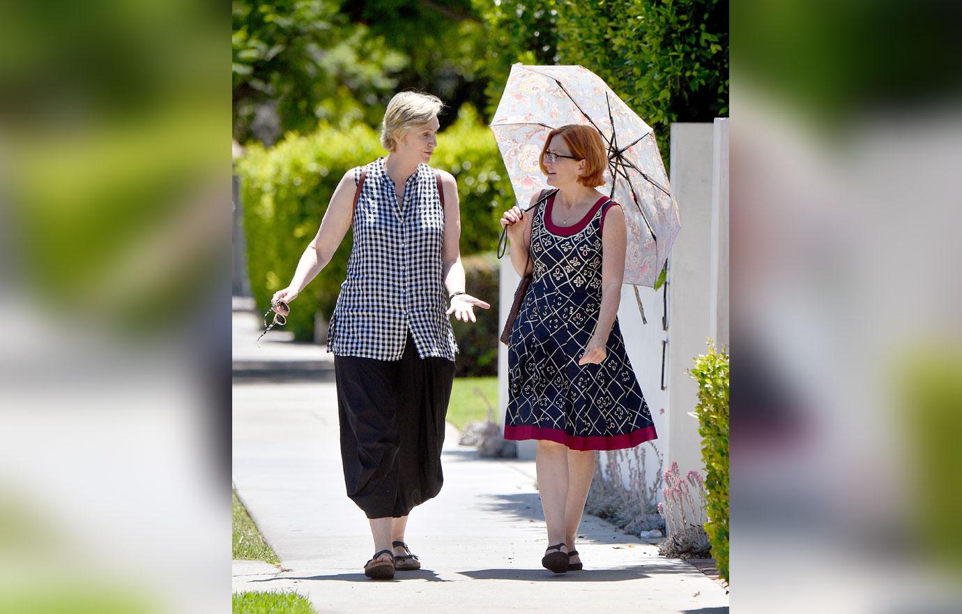 jane lynch with gf jennifer cheyene