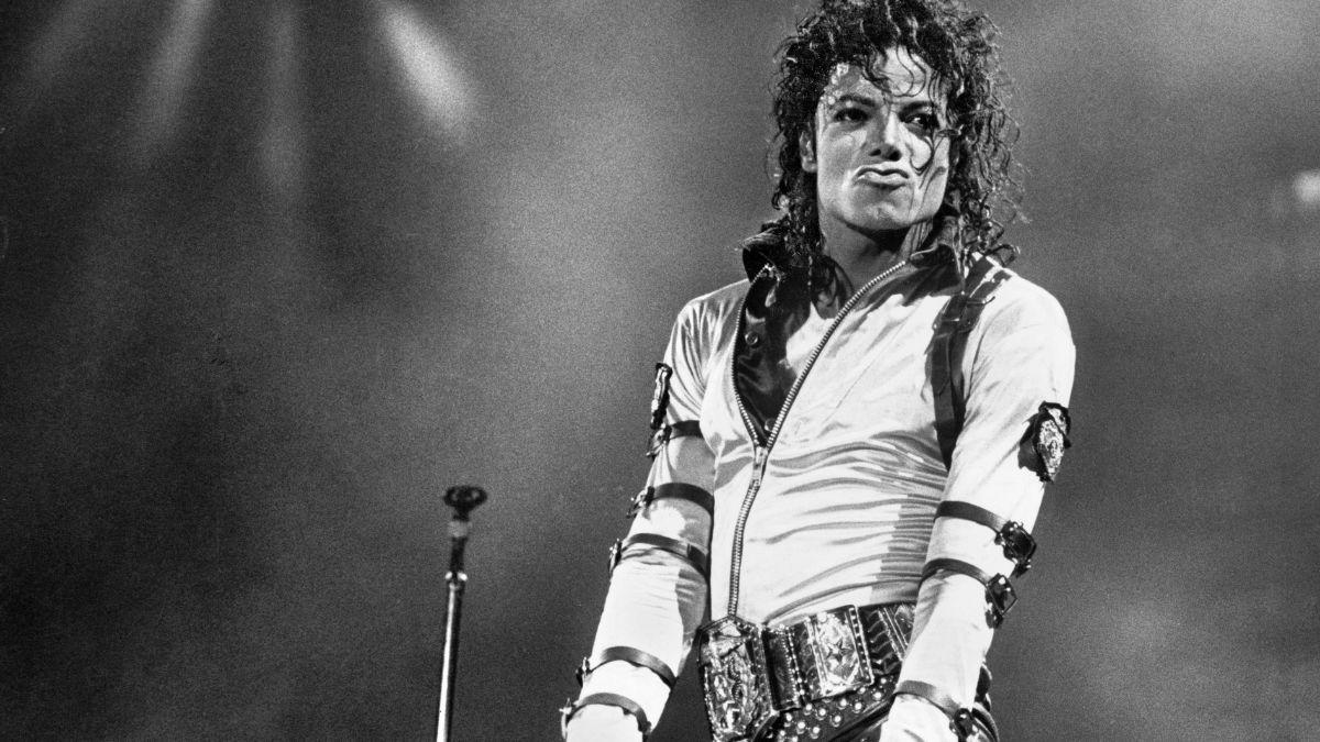 Image of Michael Jackson had pigment tattoos on his eyebrows, an autopsy revealed.