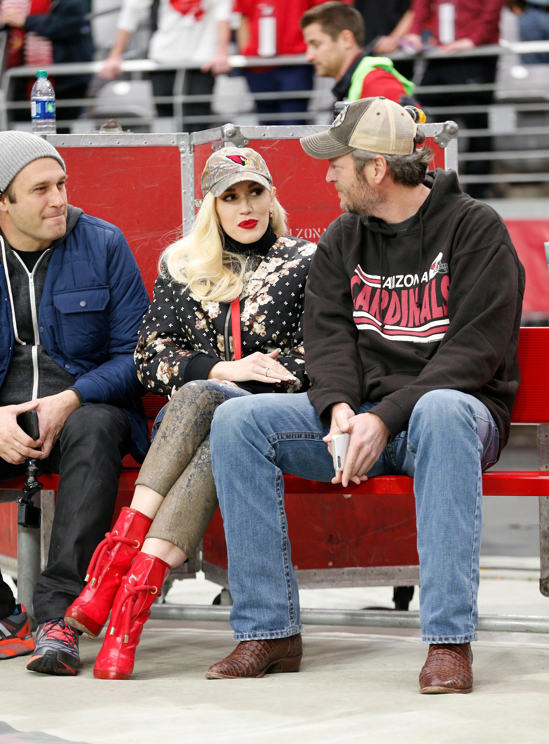 gwen-stefani-blake-shelton-dating-pregnant