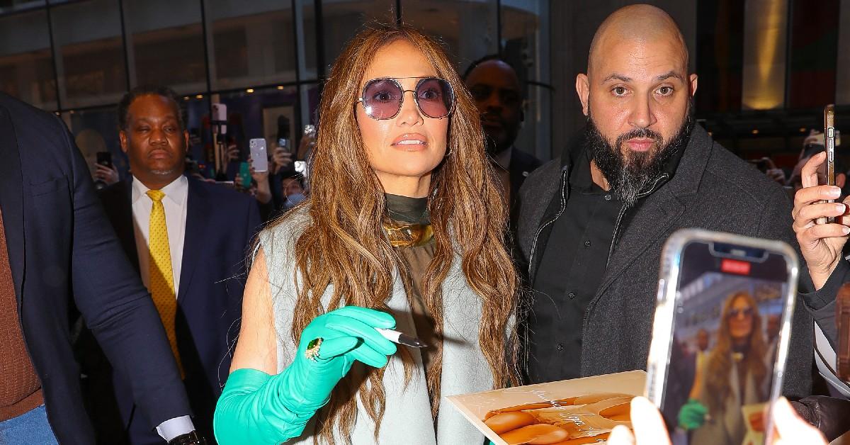 Jennifer Lopez Praised For Soldiering On After Ripping Out Her Hair