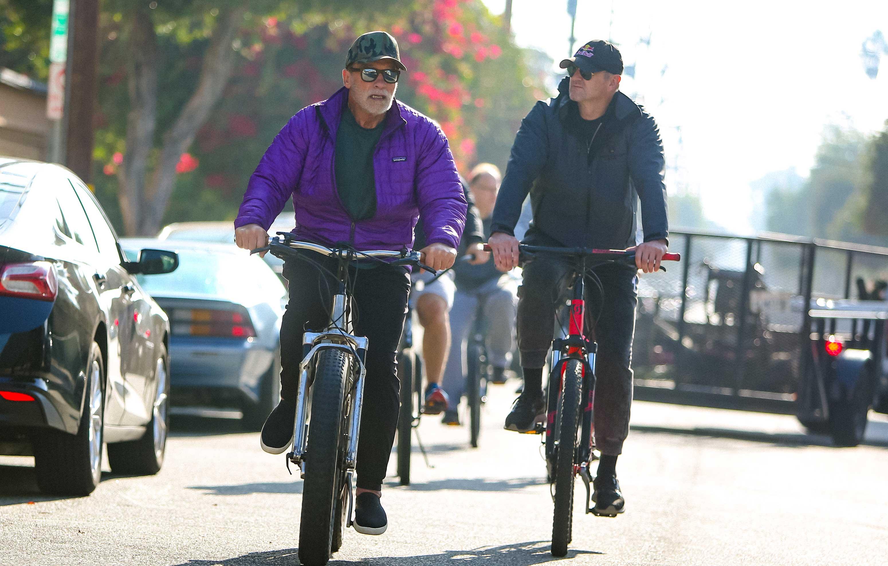 arnold schwarzenegger goes for a bike ride in santa monica