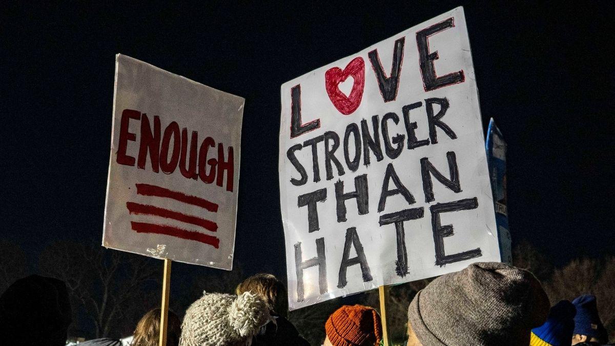 Image of MoveOn estimated 220,000 people watched the rally online.