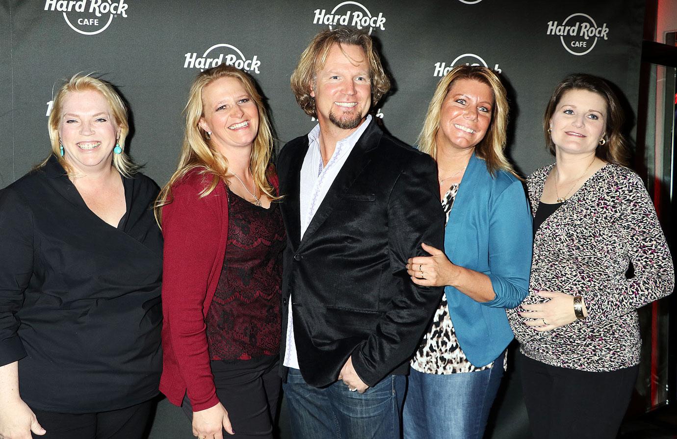 sister wives stars kody brown and legally married wife robyn brown reportedly owe dollar in taxes