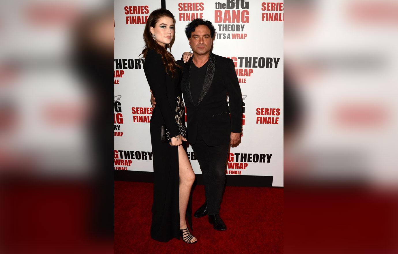 johnny galecki girlfriend pregnant