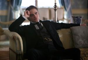 2010__05__Robert_Pattinson_Bel_Ami_May5newsne 300×205.jpg