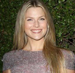 2011__05__ali_larter 255×300.jpg