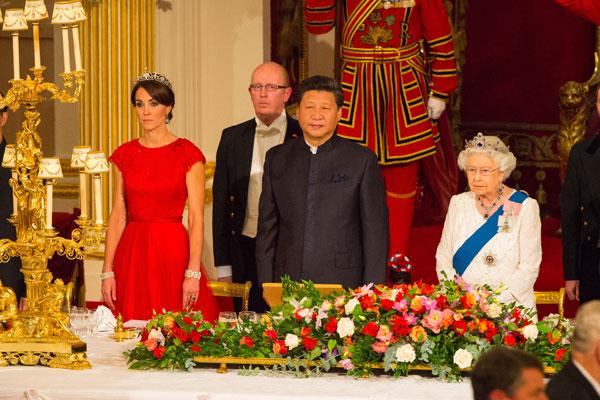 Kate middleton tiara red gown 00