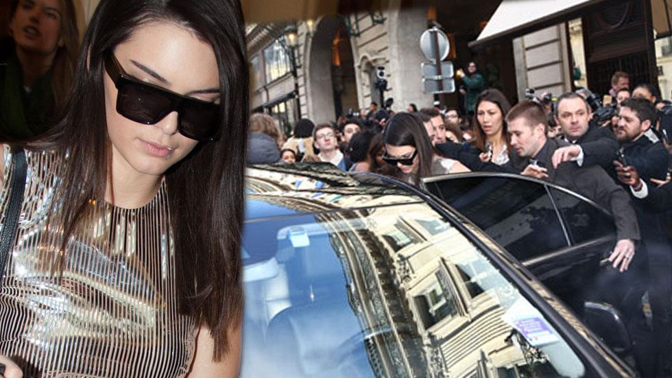 Kendall jenner balmain paris fashion week trampled​ 26