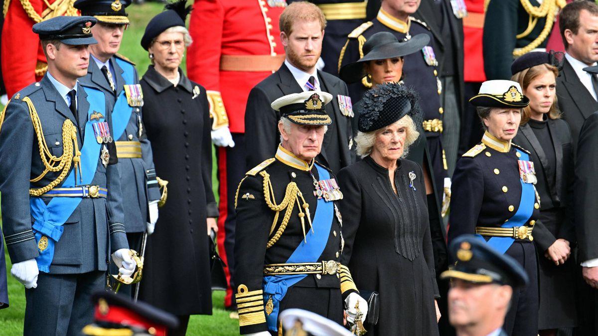 image of royal family