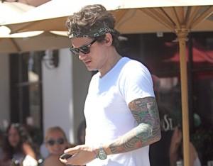 2010__08__John_Mayer_Aug17_15 copy 300×234.jpg