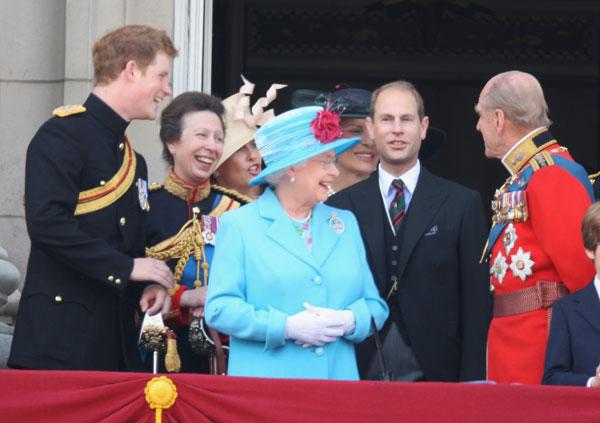 Prince harry queen elizabeth frienship relationship updates 01