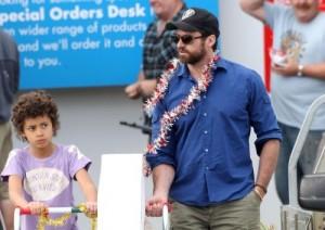 2010__12__Hugh_Jackman_Dec23newsnemain 300×212.jpg