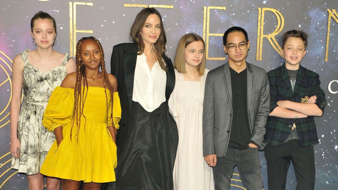 Image of Angelina Jolie with children Shiloh, Zahara, Vivienne, Maddox, and Knox