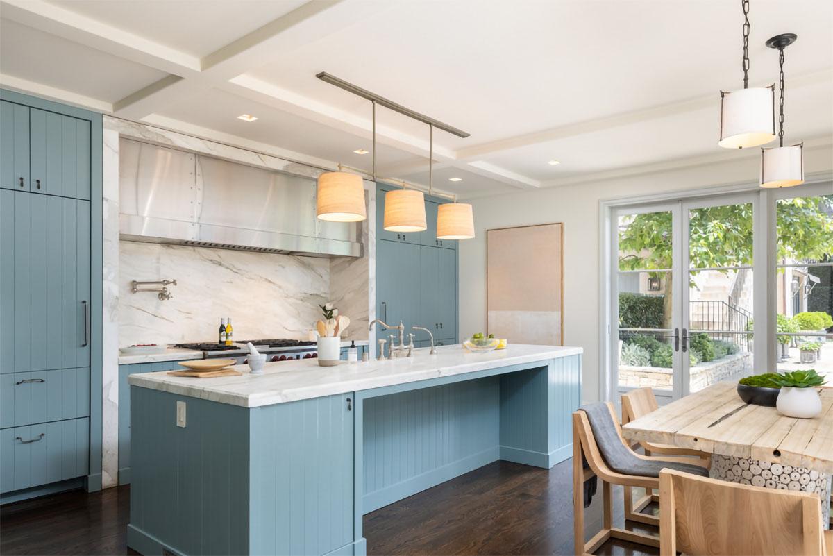 Alexandra Daddario, Boyfriend Andrew Form Buy L.A. Home, Photos