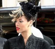 2009__10__rihanna 225×199.jpg