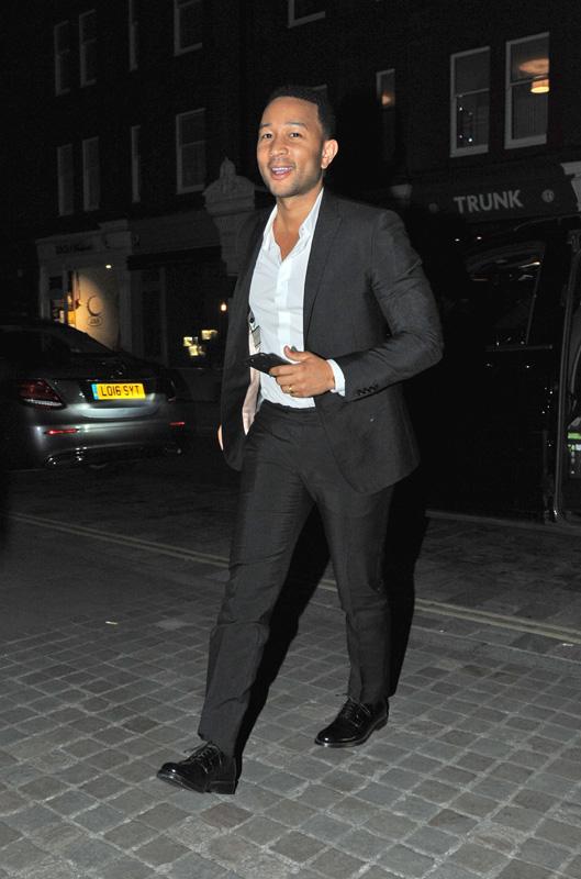 *EXCLUSIVE* John Legend poses for the camera arriving at Chiltern Firehouse