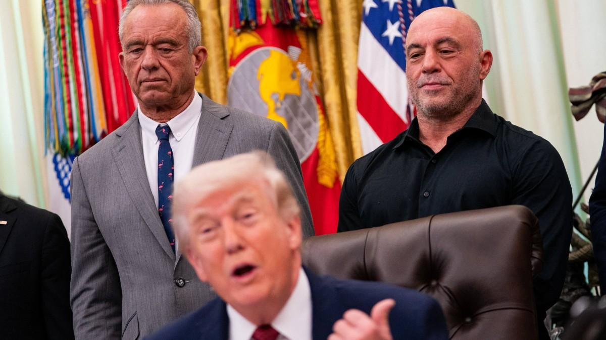 image of Joe Rogan was seen with Donald Trump in the White House. 