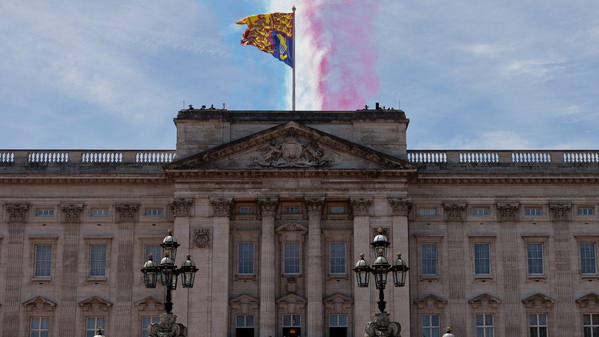 image of Buckingham palace 