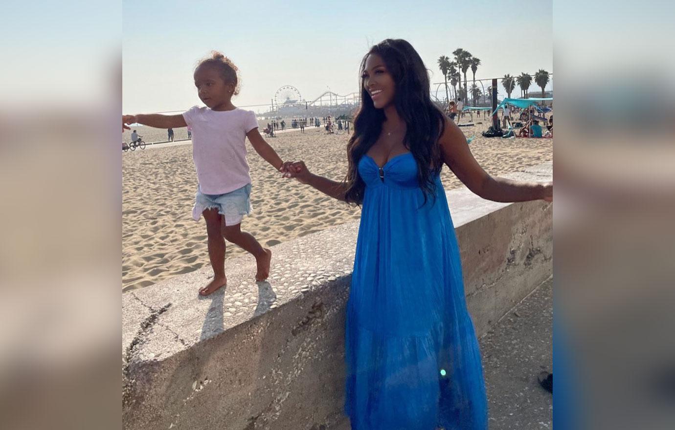 rhoa kenya moore spotted daughter brooklyn custody divorce battle marc daly